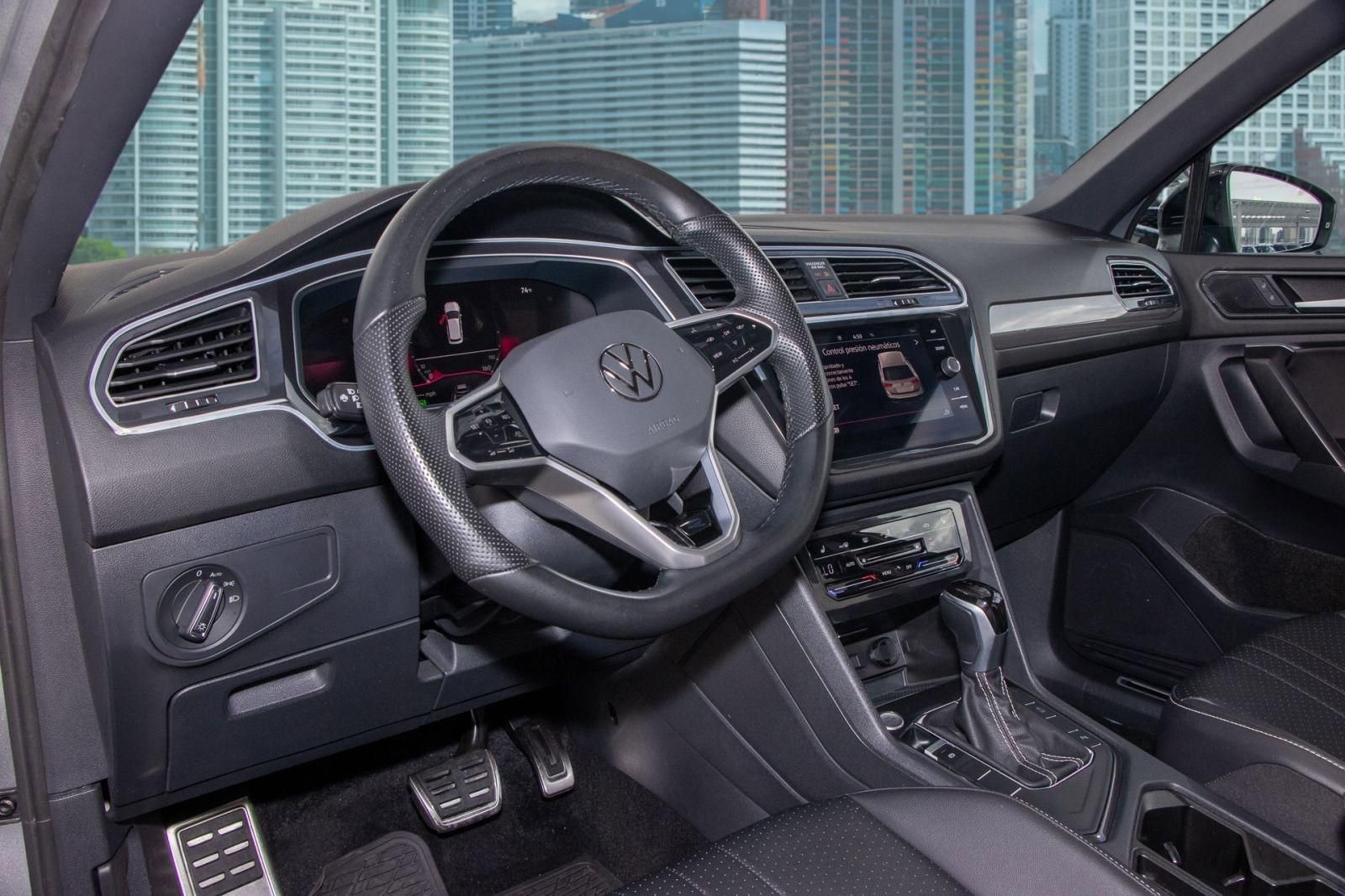 Used 2024 Volkswagen Tiguan SE R-Line FWD image 14