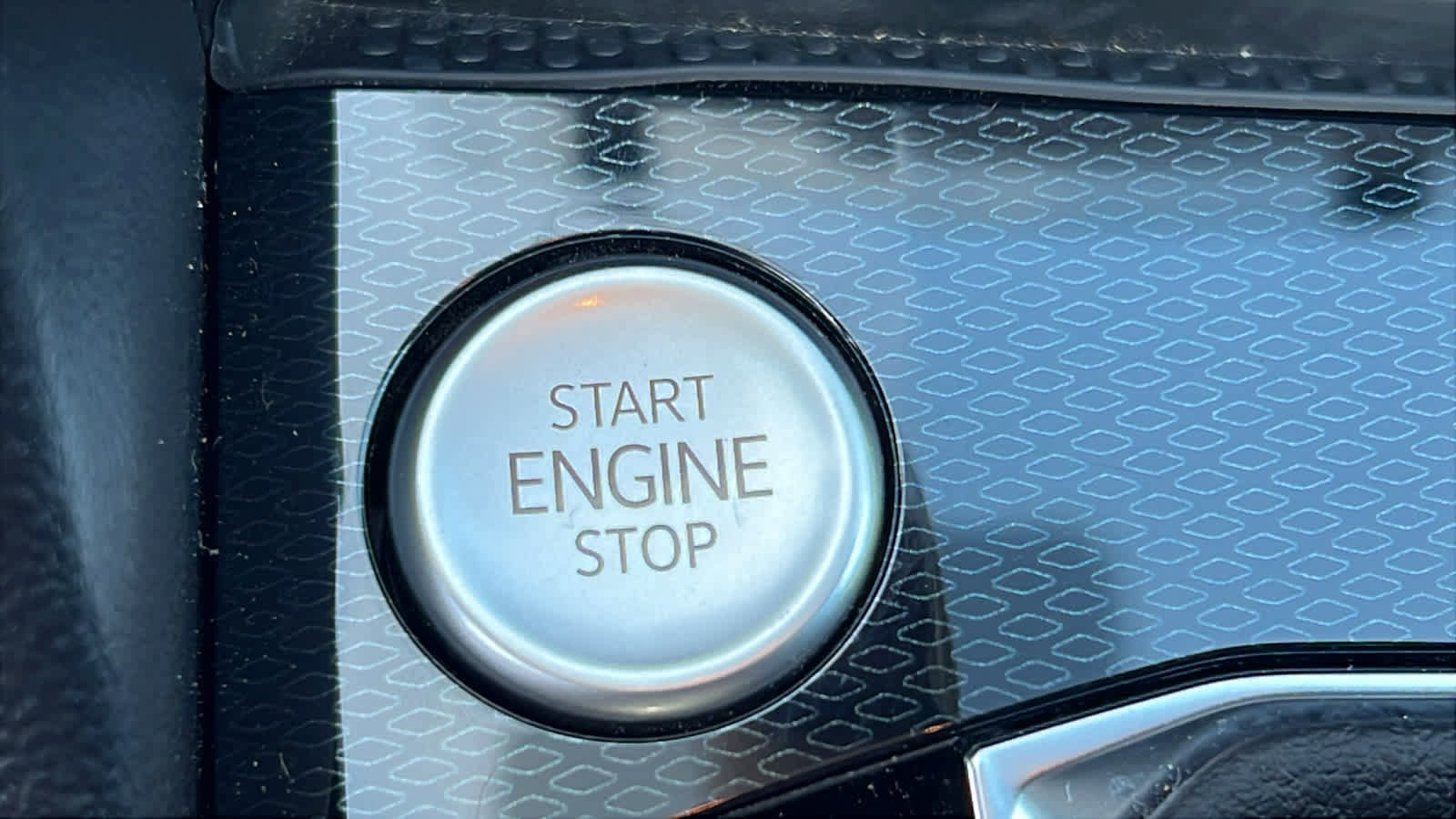 Used 2025 Volkswagen Taos SE image 17