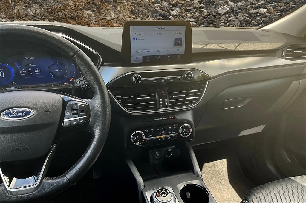 Used 2021 Ford Escape Titanium image 6