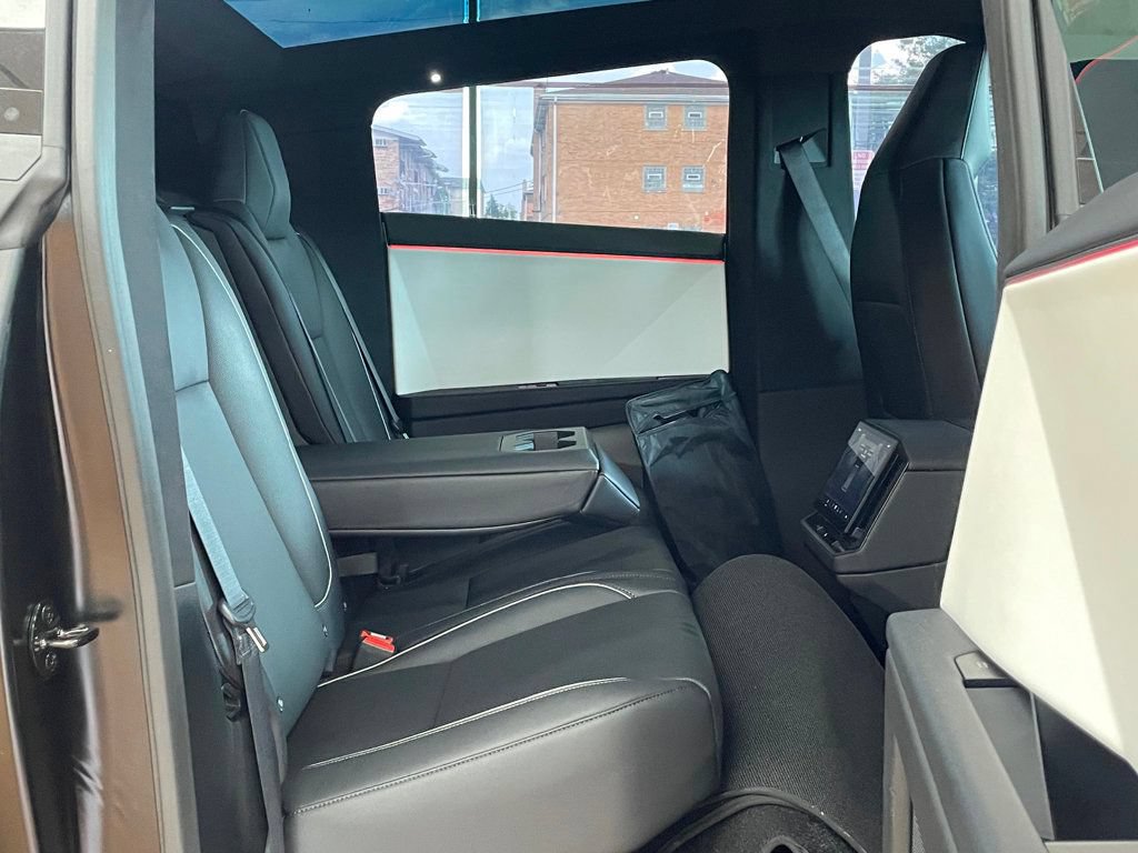 Used 2024 Tesla Cybertruck AWD Crew Cab image 19