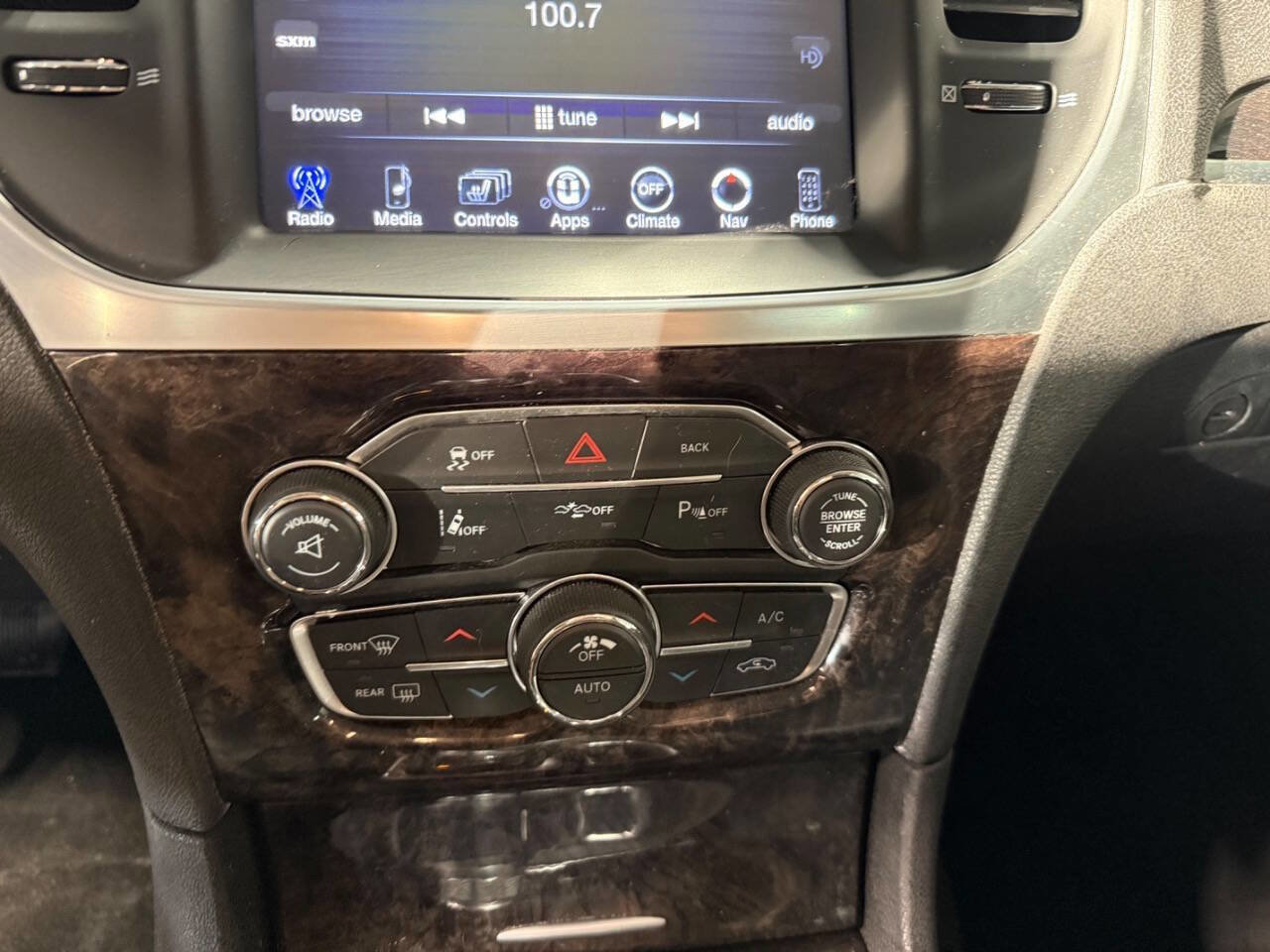 Used 2015 Chrysler 300 C w/ Light Group image 13