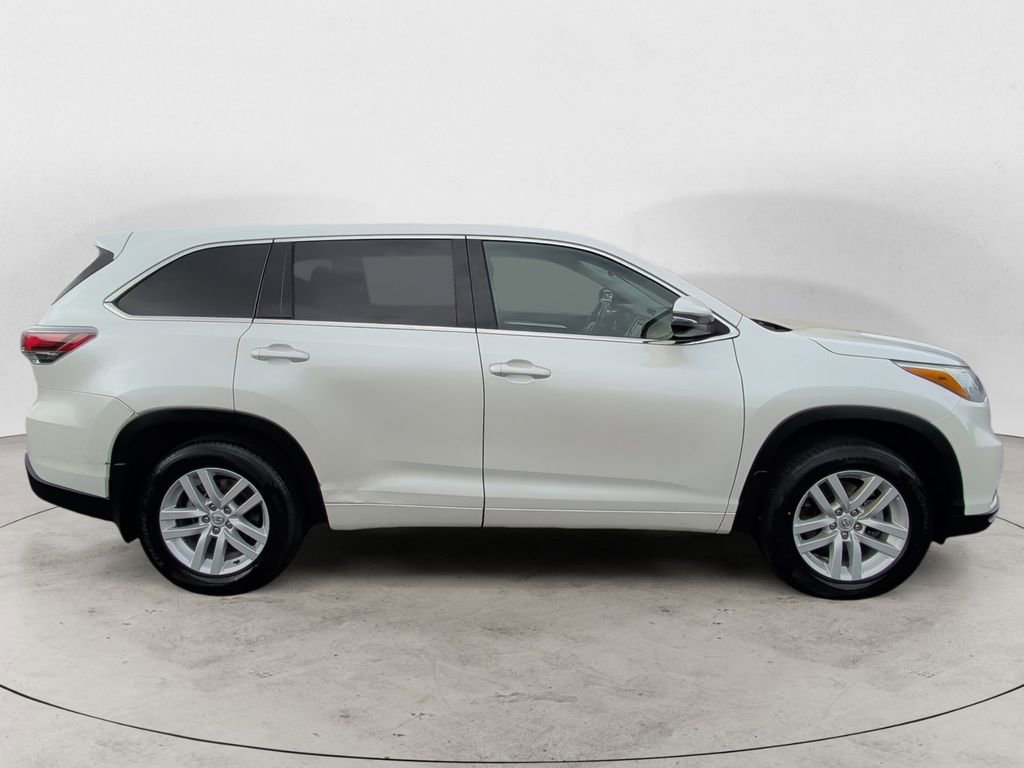 Used 2015 Toyota Highlander LE AWD/4WD image 6