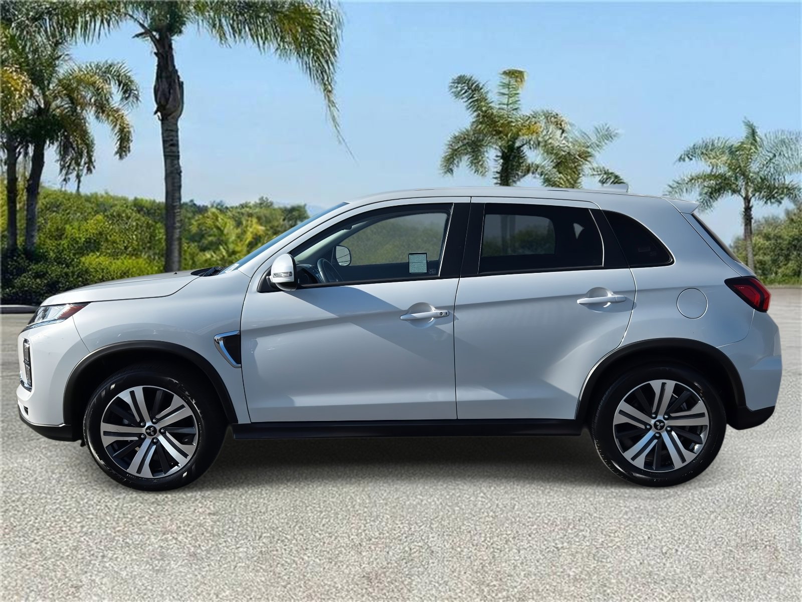 Used 2024 Mitsubishi Outlander Sport SE image 2