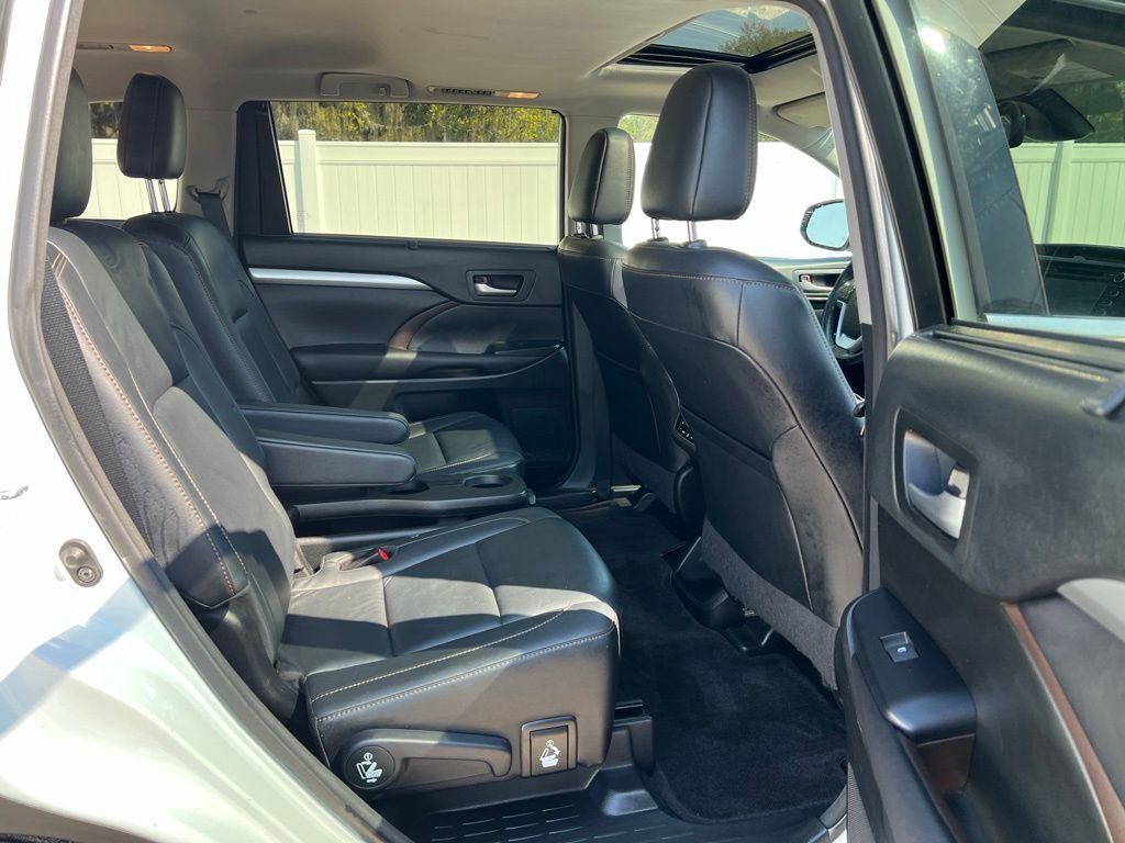 Used 2017 Toyota Highlander XLE image 21