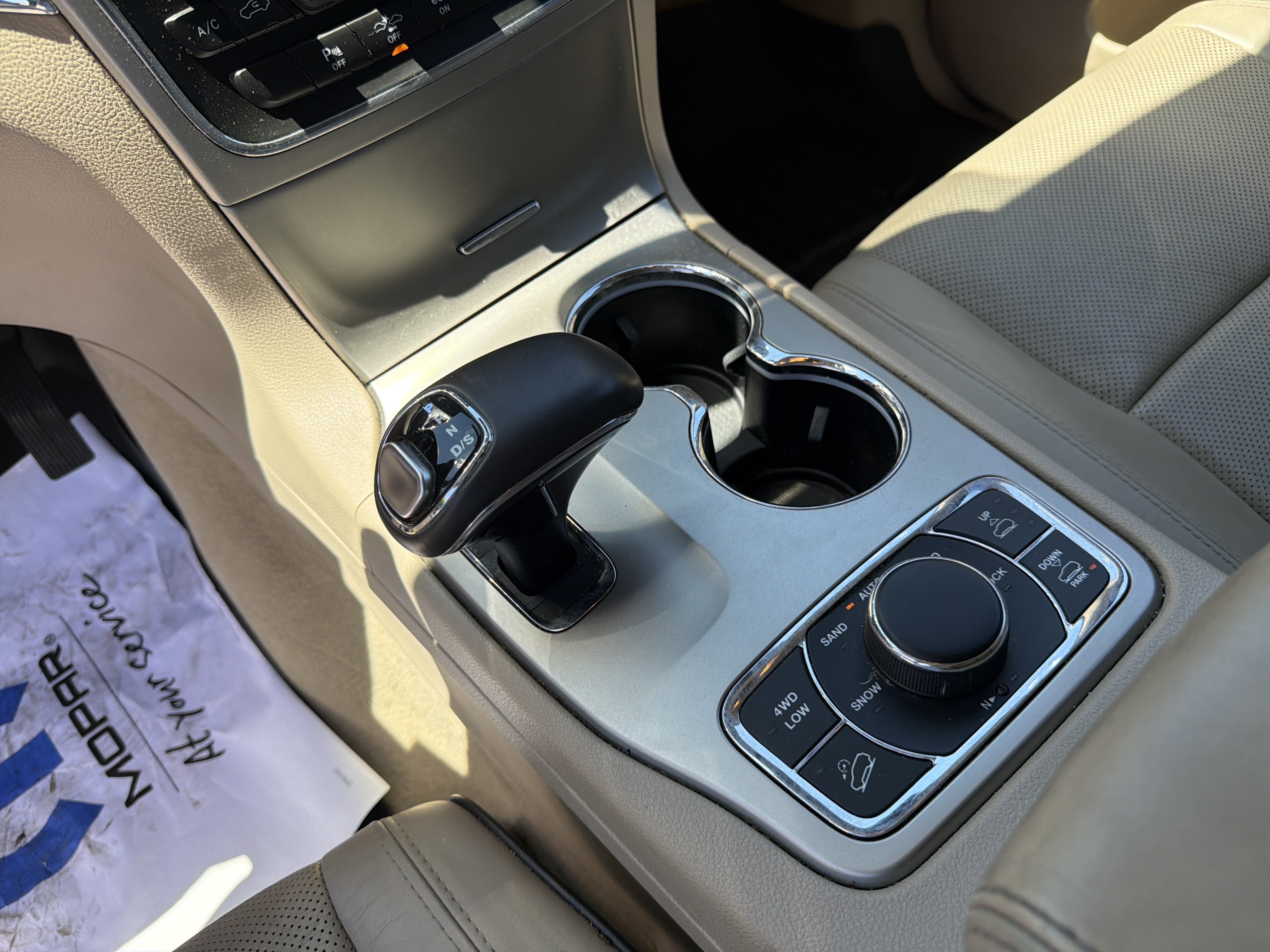 Used 2015 Jeep Grand Cherokee Overland w/ Advanced Technology Group AWD/4WD image 20