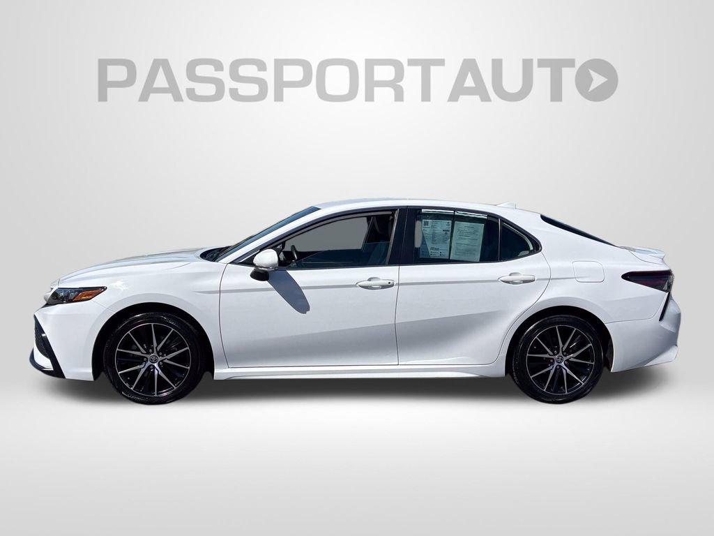 Used 2022 Toyota Camry SE FWD image 2