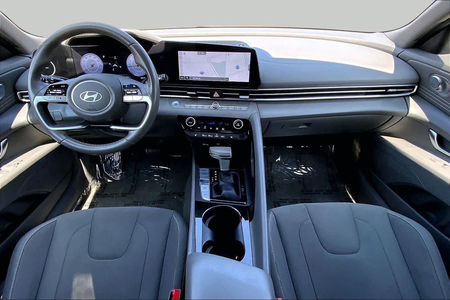 Used 2025 Hyundai Elantra SEL FWD image 15