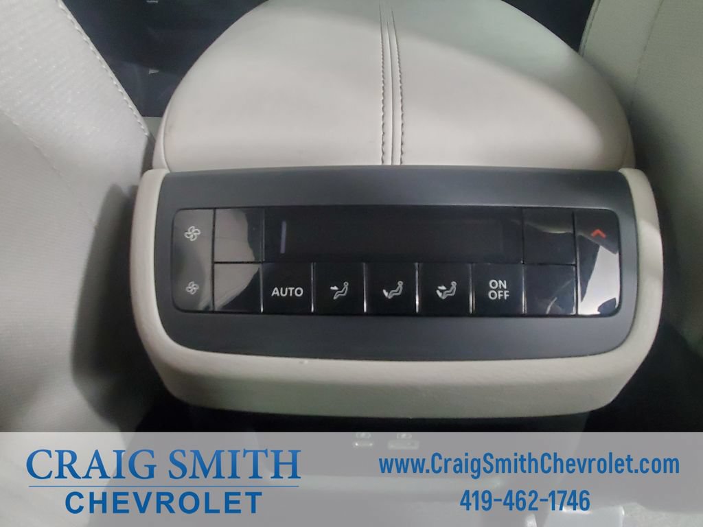 Used 2025 Nissan Pathfinder SV FWD image 32