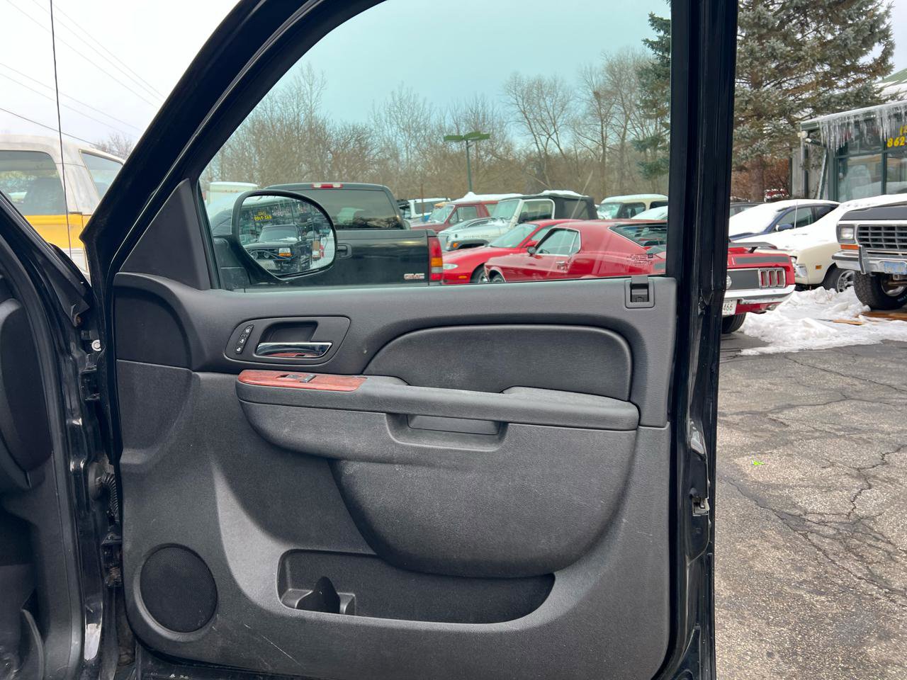Used 2013 Chevrolet Avalanche LTZ AWD/4WD image 17