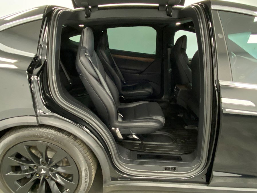 Used 2018 Tesla Model X 75D image 32