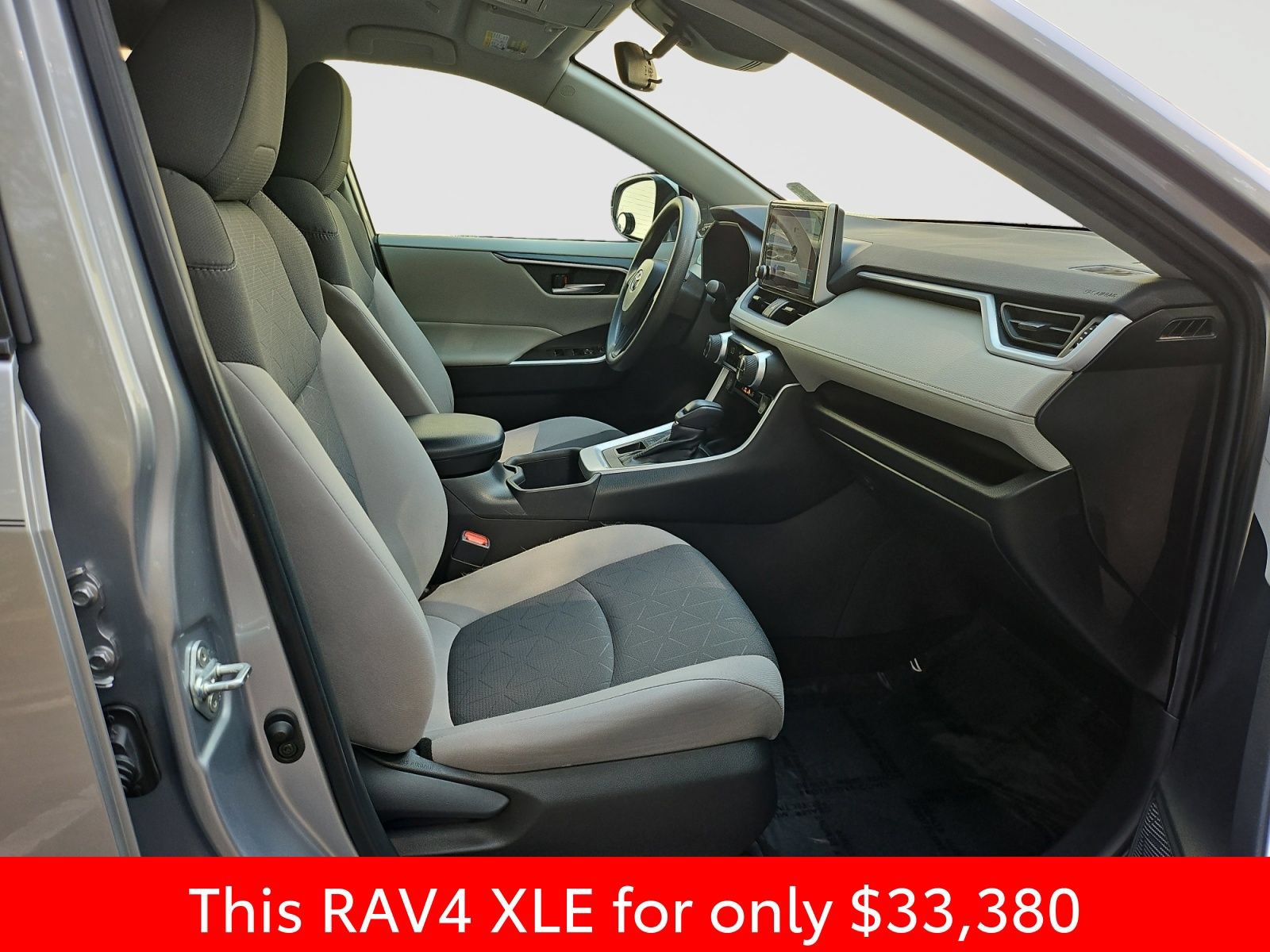 Used 2023 Toyota RAV4 XLE AWD/4WD image 17