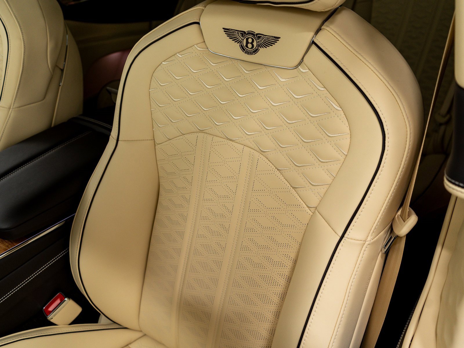 New 2025 Bentley Flying Spur Plug-In Hybrid image 39