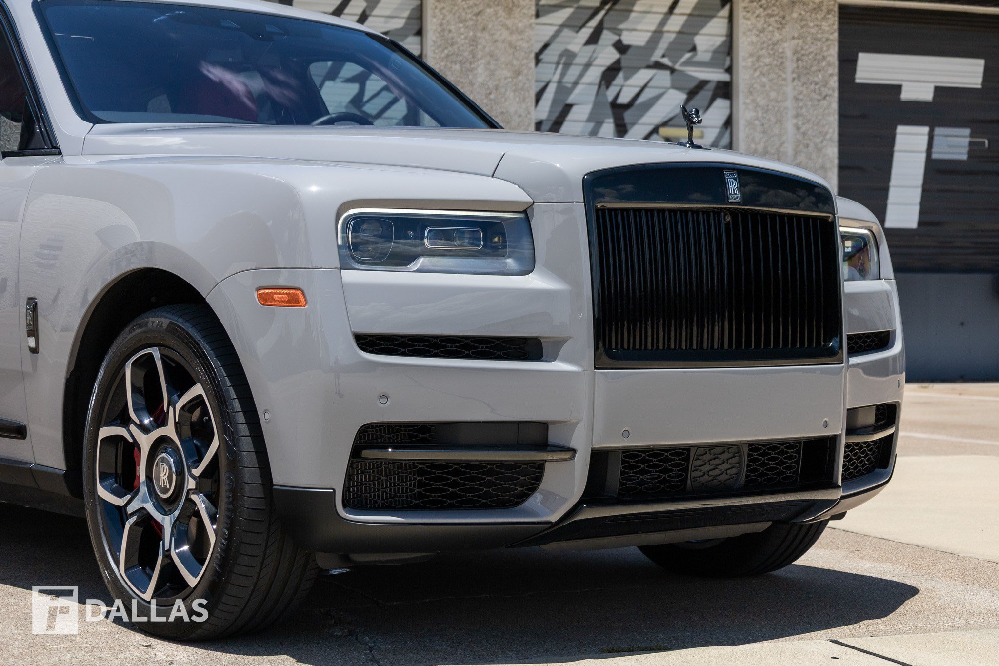 Used 2022 Rolls-Royce Cullinan Black Badge w/ Dark Exterior Package AWD/4WD image 2