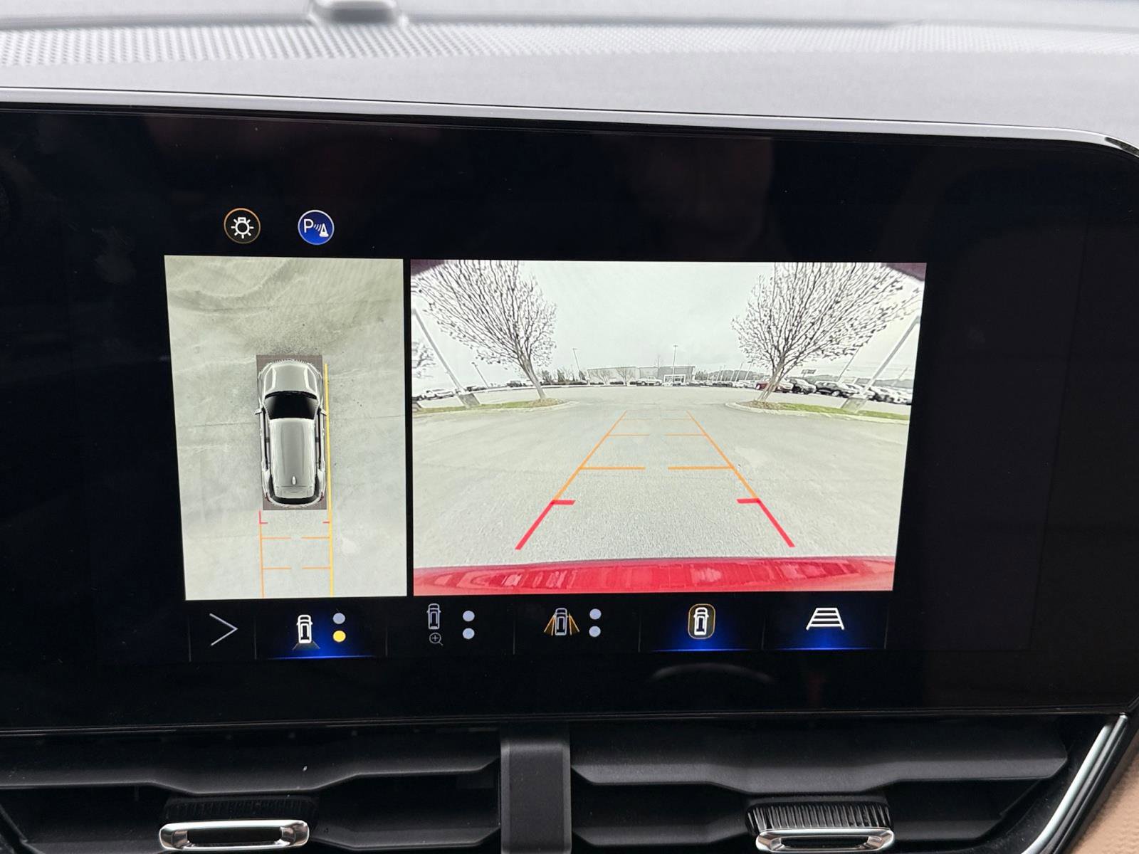 Used 2025 Chevrolet Equinox ACTIV w/ Safety and Technology Package image 28