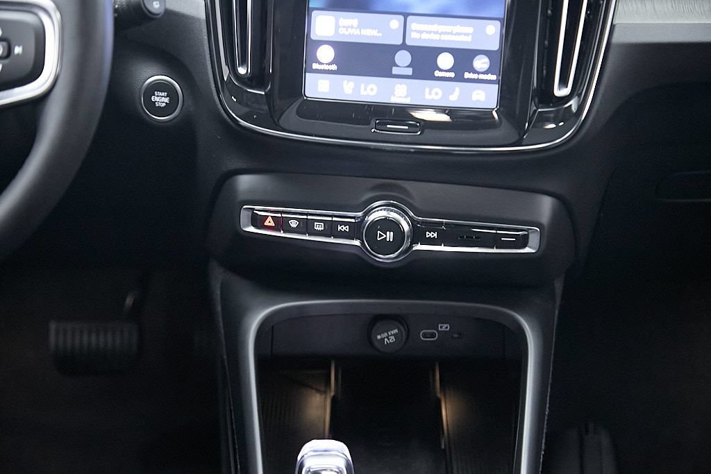 Certified 2024 Volvo XC40 B5 Plus w/ Protection Package Premier AWD/4WD image 27