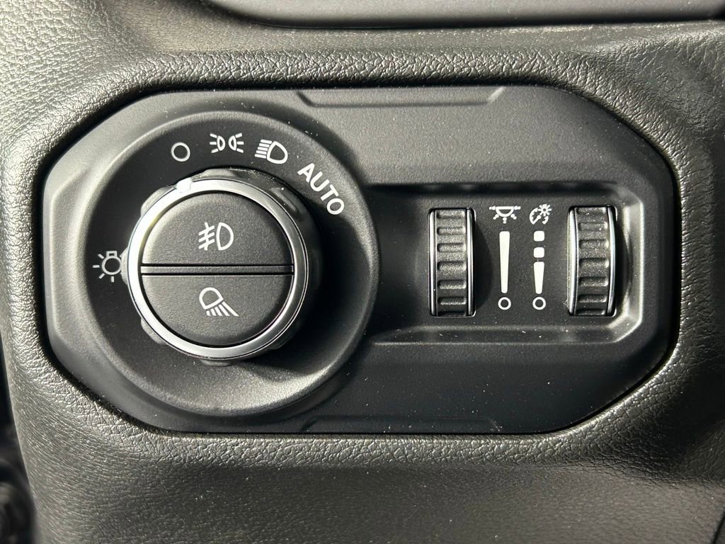 Used 2022 Jeep Gladiator Willys AWD/4WD image 28