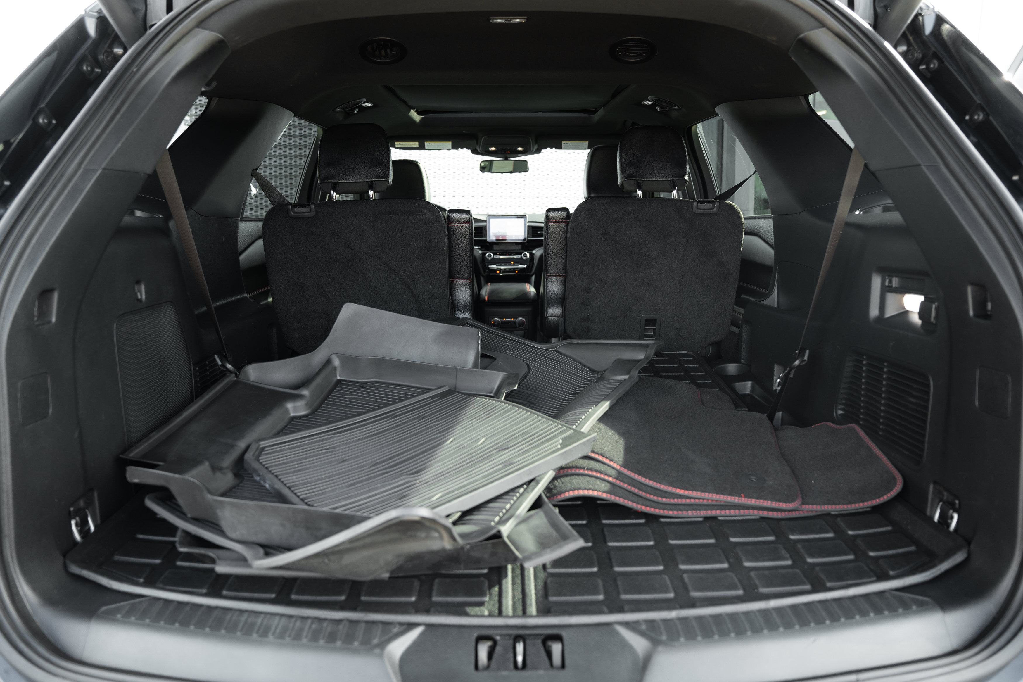 Used 2023 Ford Explorer ST-Line w/ Class IV Trailer Tow Package AWD/4WD image 25