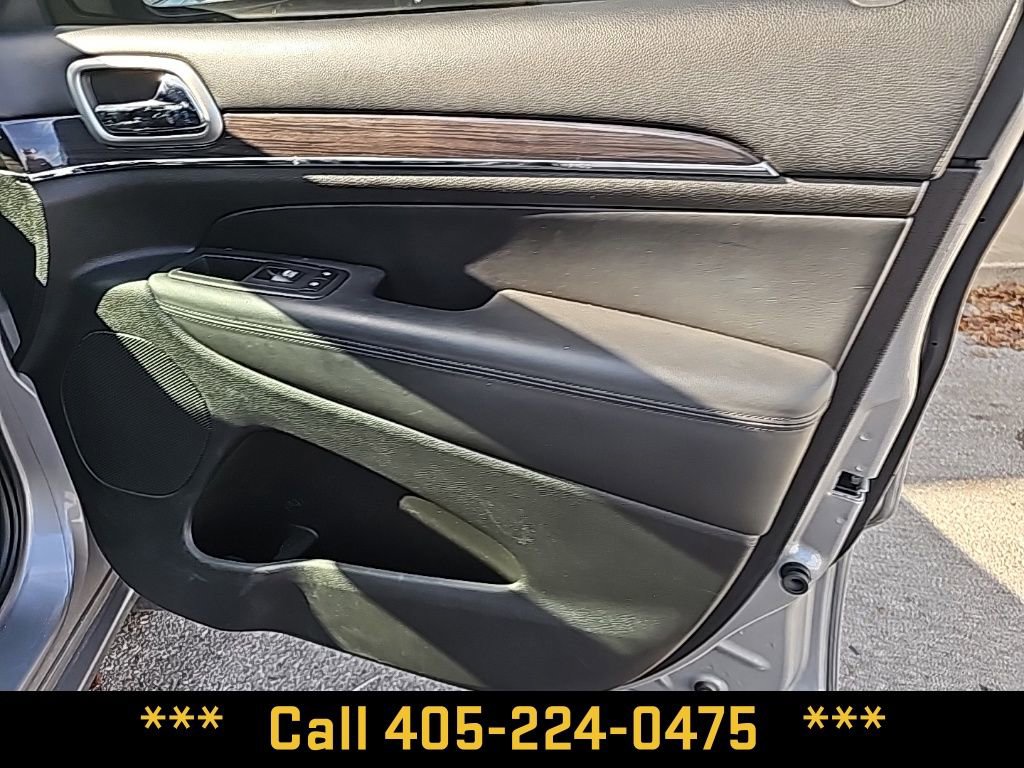 Used 2018 Jeep Grand Cherokee Overland w/ Jeep Active Safety Group image 12