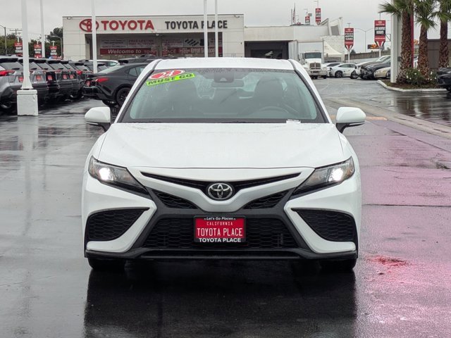 Used 2024 Toyota Camry SE image 2