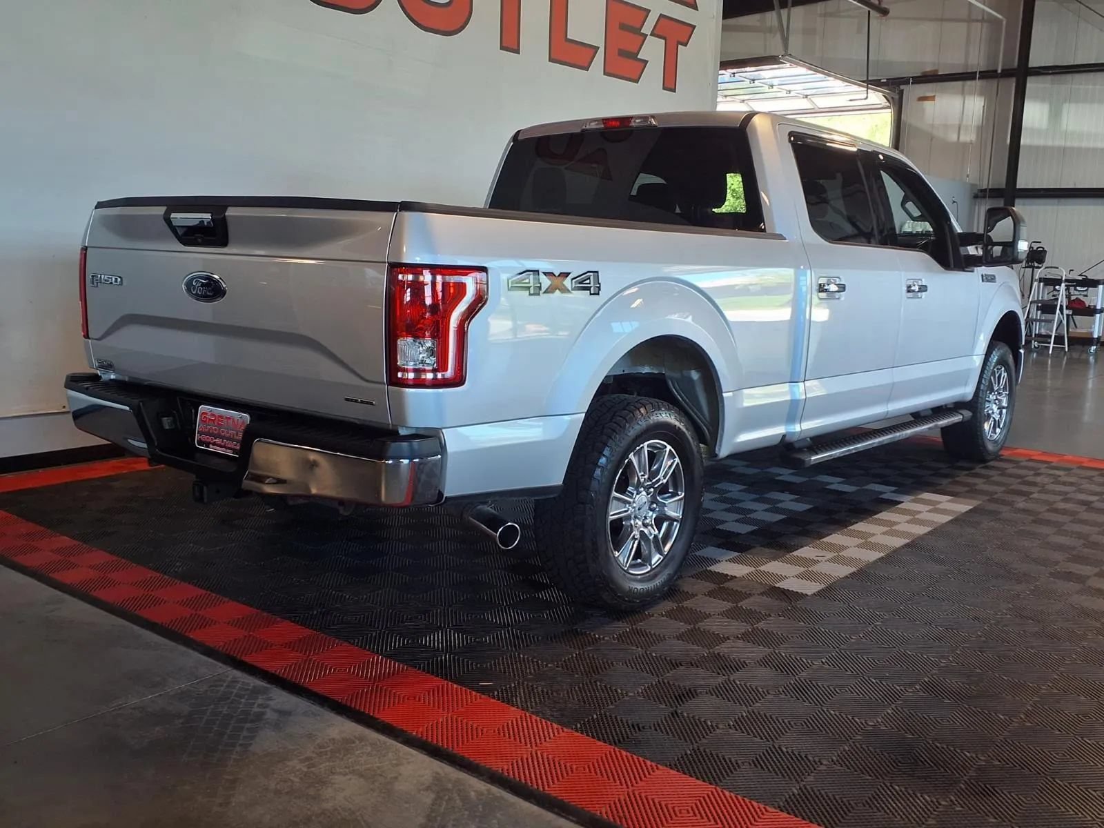 Used 2015 Ford F150 XLT w/ Equipment Group 301A Mid AWD/4WD image 8