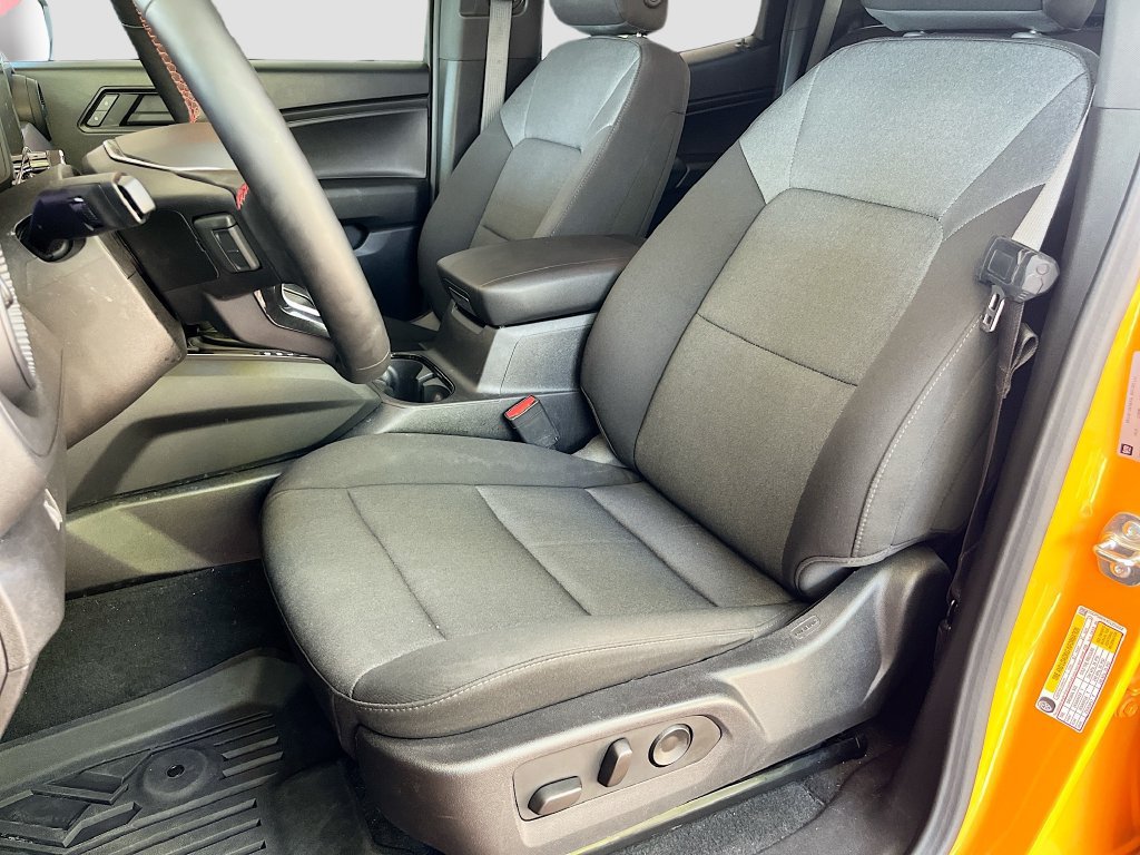 Used 2025 Chevrolet Colorado W/T w/ WT Custom Package RWD image 19