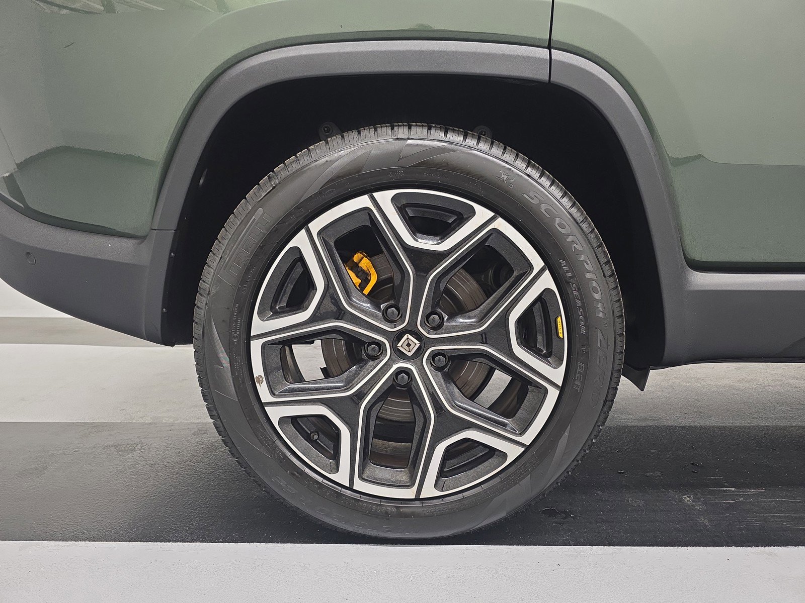 Used 2024 Rivian R1S Adventure AWD/4WD image 12
