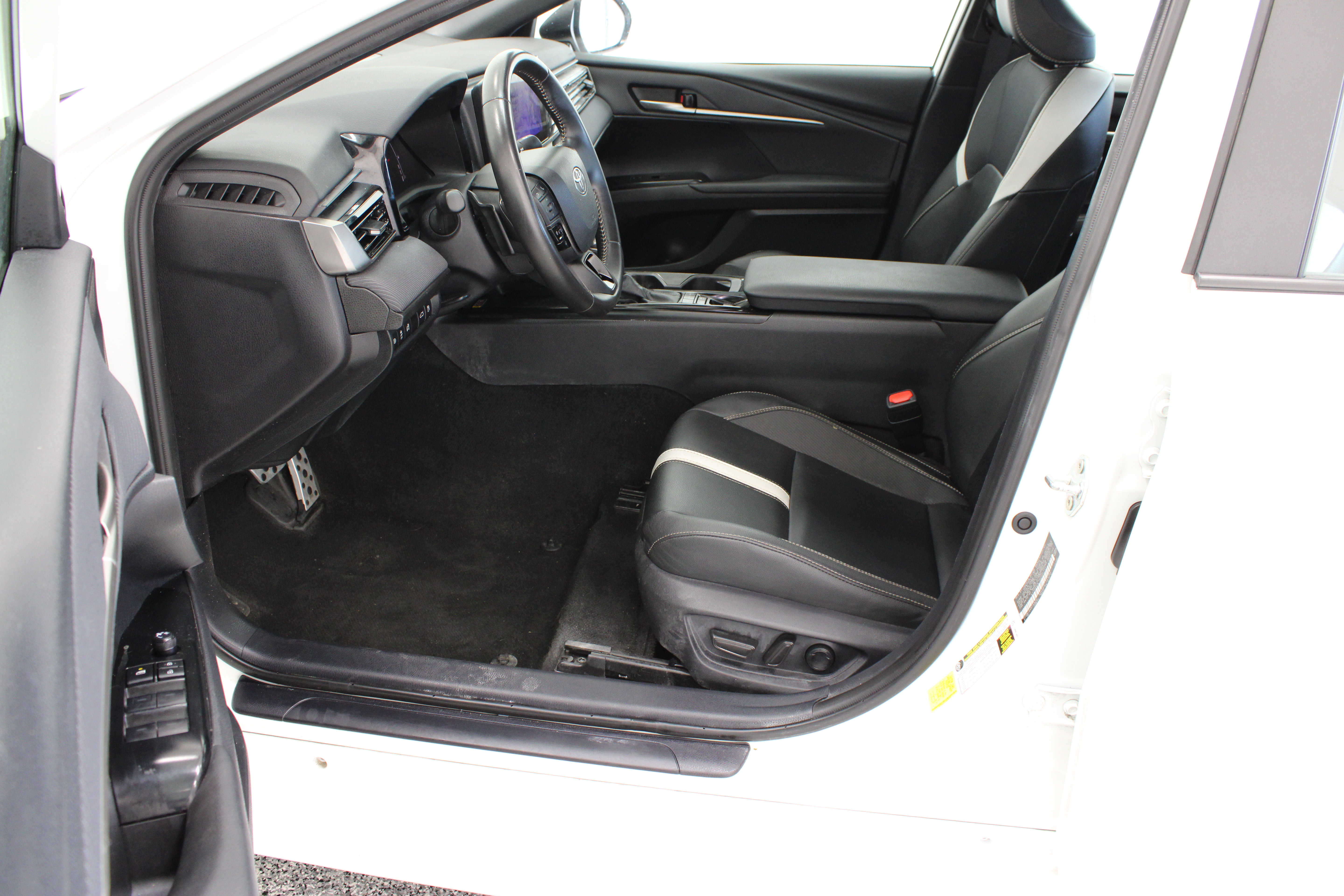 Certified 2025 Toyota Camry SE FWD image 14