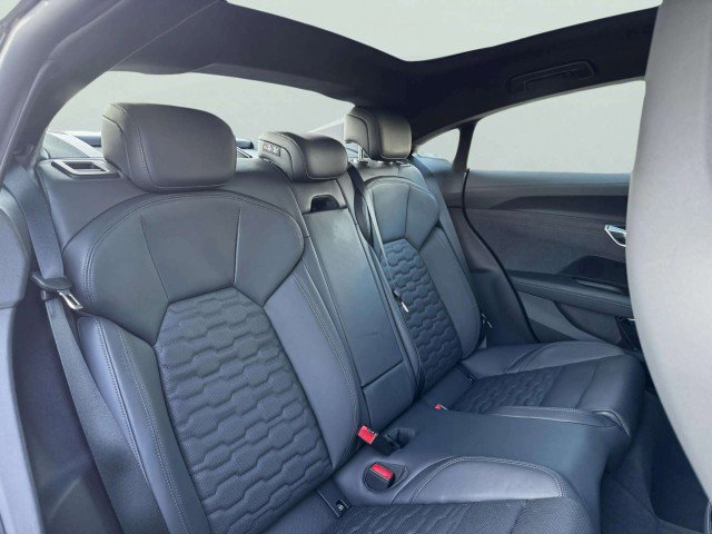 Used 2023 Audi e-tron GT Premium Plus w/ Performance Package image 39