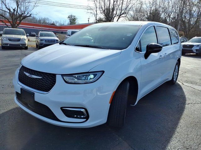 Used 2024 Chrysler Pacifica Touring-L image 22