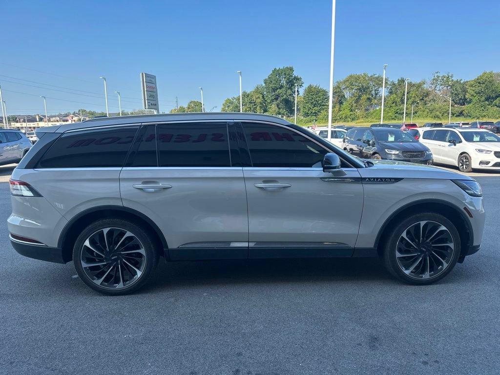 Used 2025 Lincoln Aviator Reserve w/ Illumination Package AWD/4WD image 4