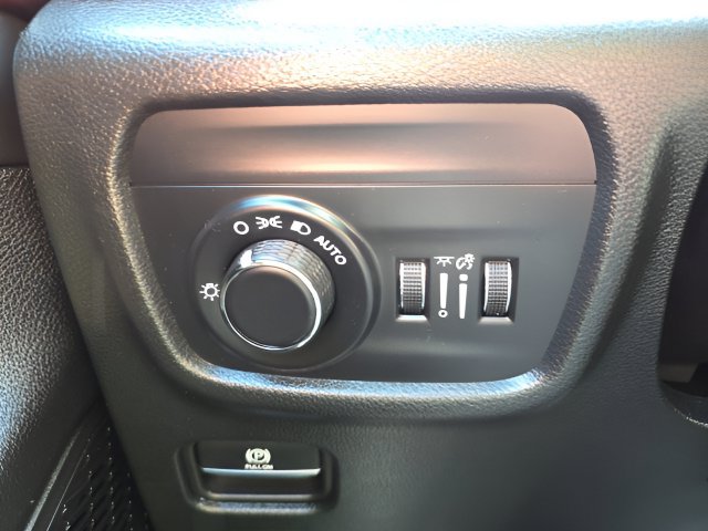 Certified 2025 Jeep Grand Cherokee Laredo X AWD/4WD image 14