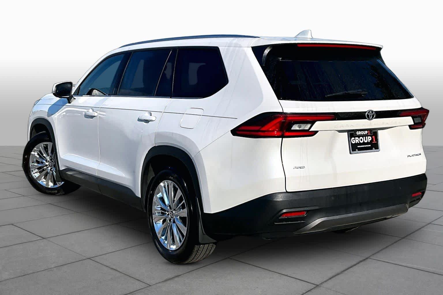 Used 2025 Toyota Grand Highlander AWD image 11