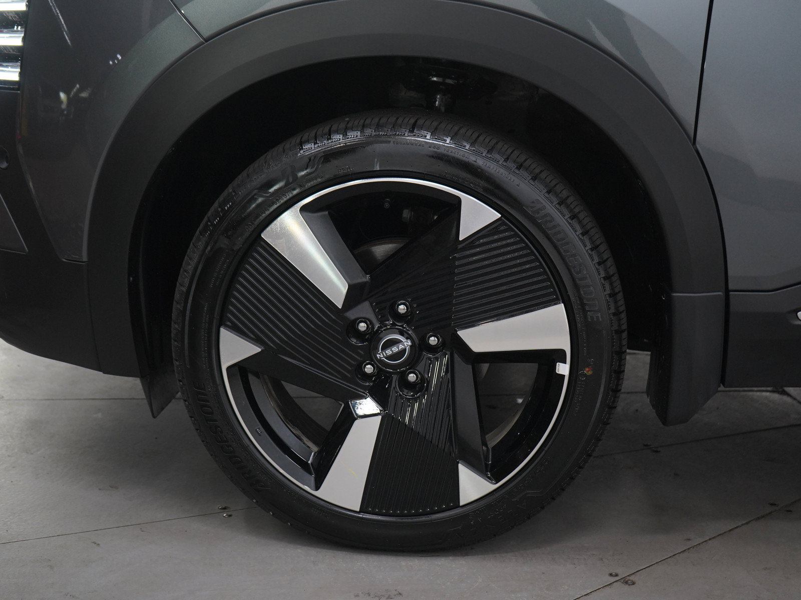 Used 2025 Nissan Kicks SR AWD/4WD image 29