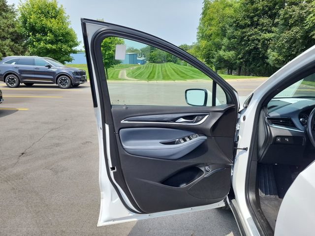 Used 2023 Buick Enclave Essence AWD/4WD image 12