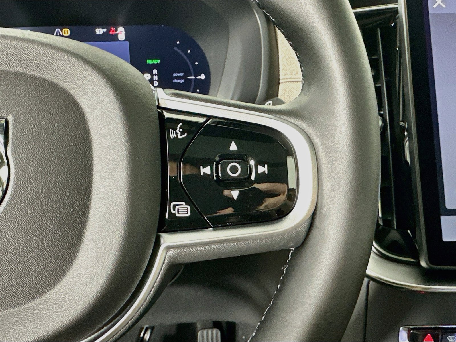 New 2026 Volvo XC90 T8 Plus w/ Protection Package AWD/4WD image 19