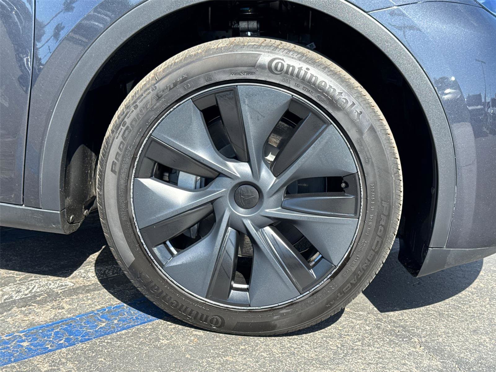 Used 2025 Tesla Model Y Long Range AWD/4WD image 6