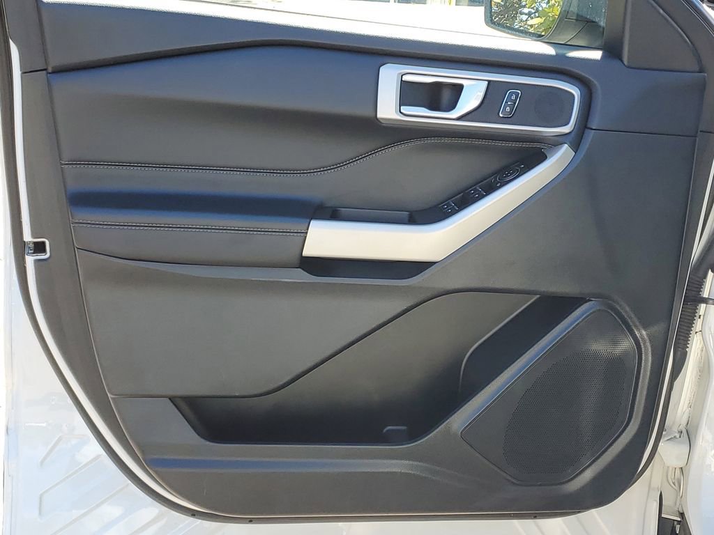 Used 2020 Ford Explorer XLT w/ Equipment Group 202A image 10