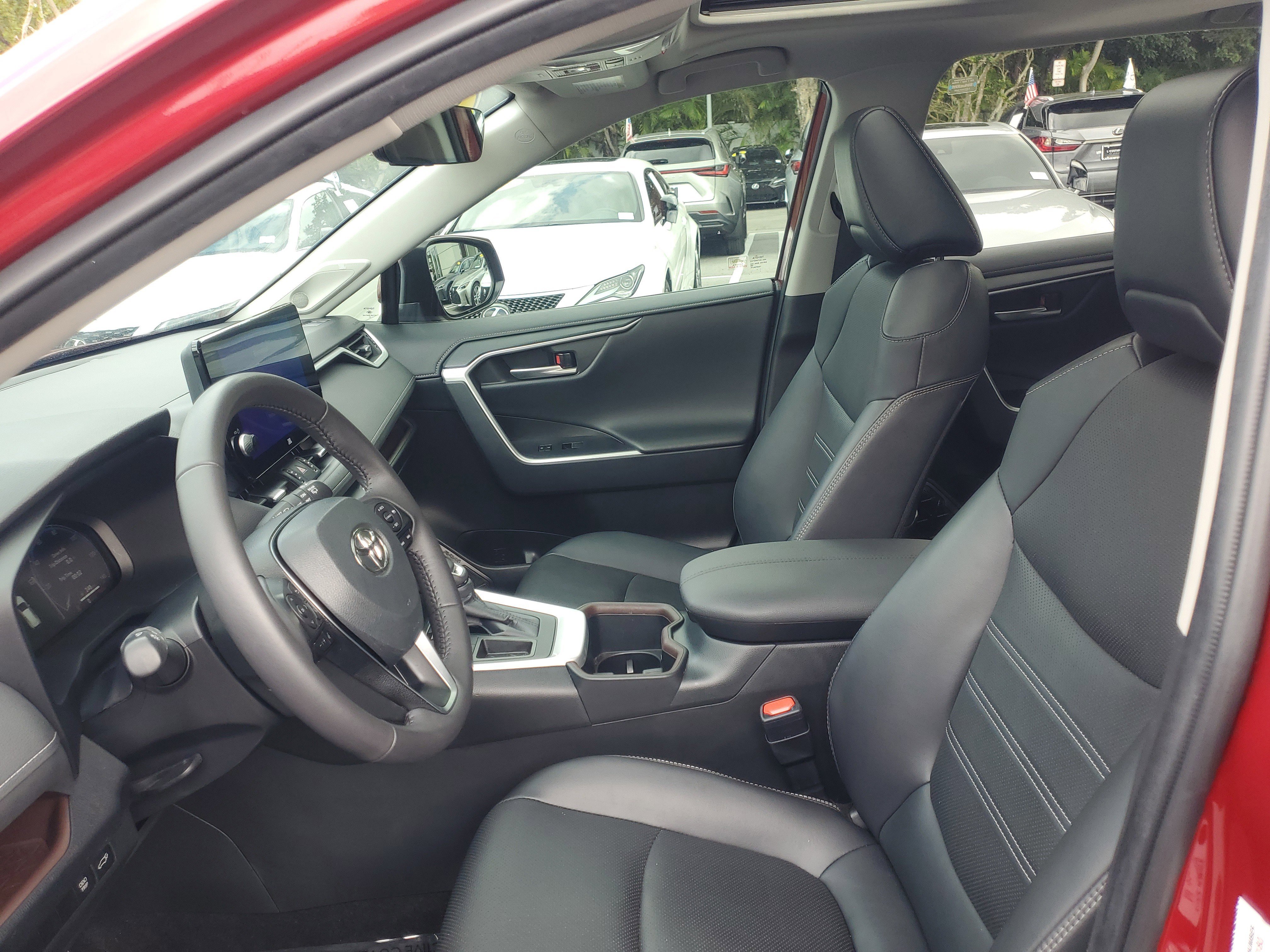 Used 2023 Toyota RAV4 Limited image 17