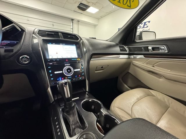 Used 2018 Ford Explorer Limited w/ Equipment Group 301A AWD/4WD image 15