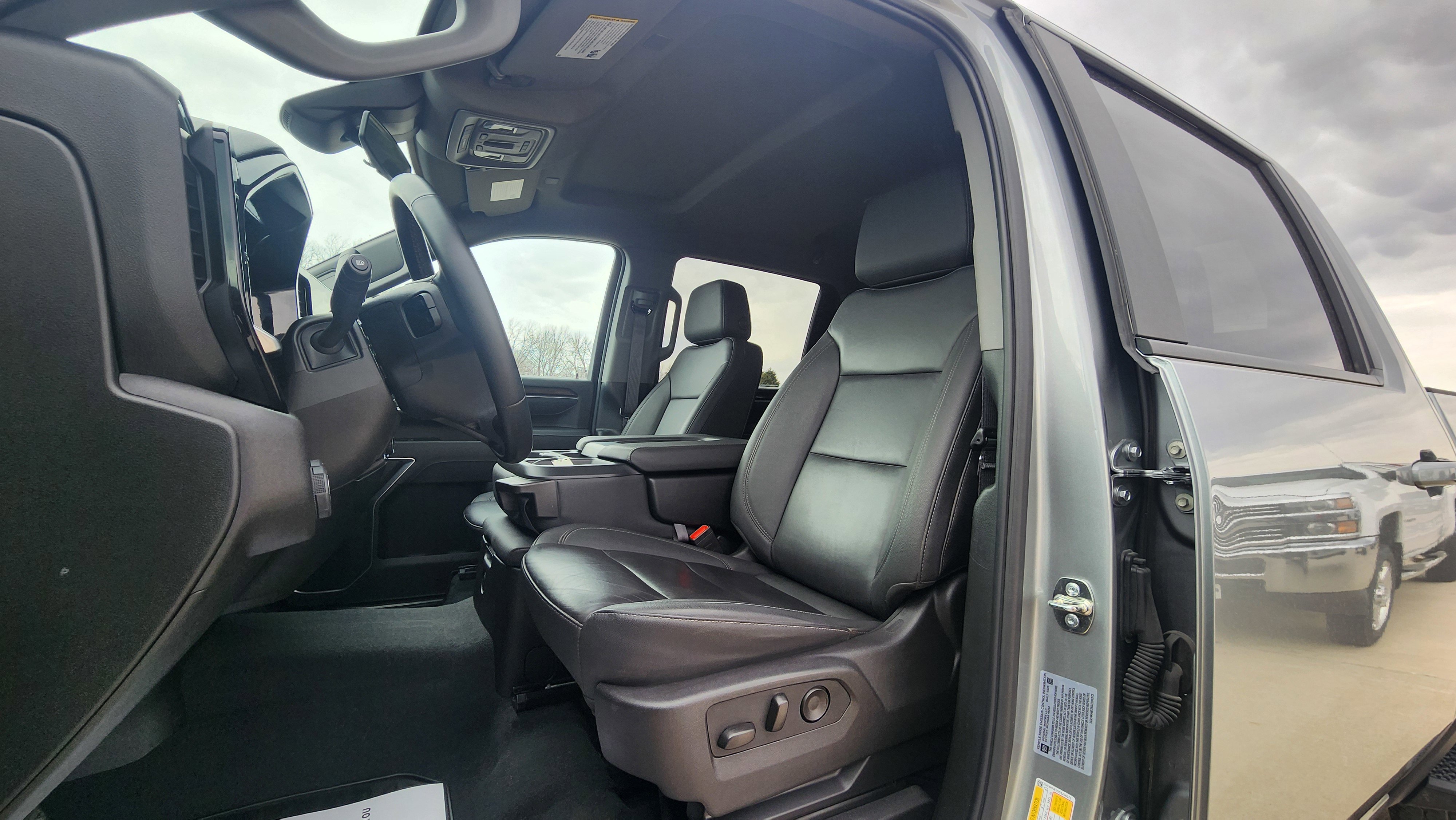 Used 2025 Chevrolet Silverado 2500 LT AWD/4WD image 14