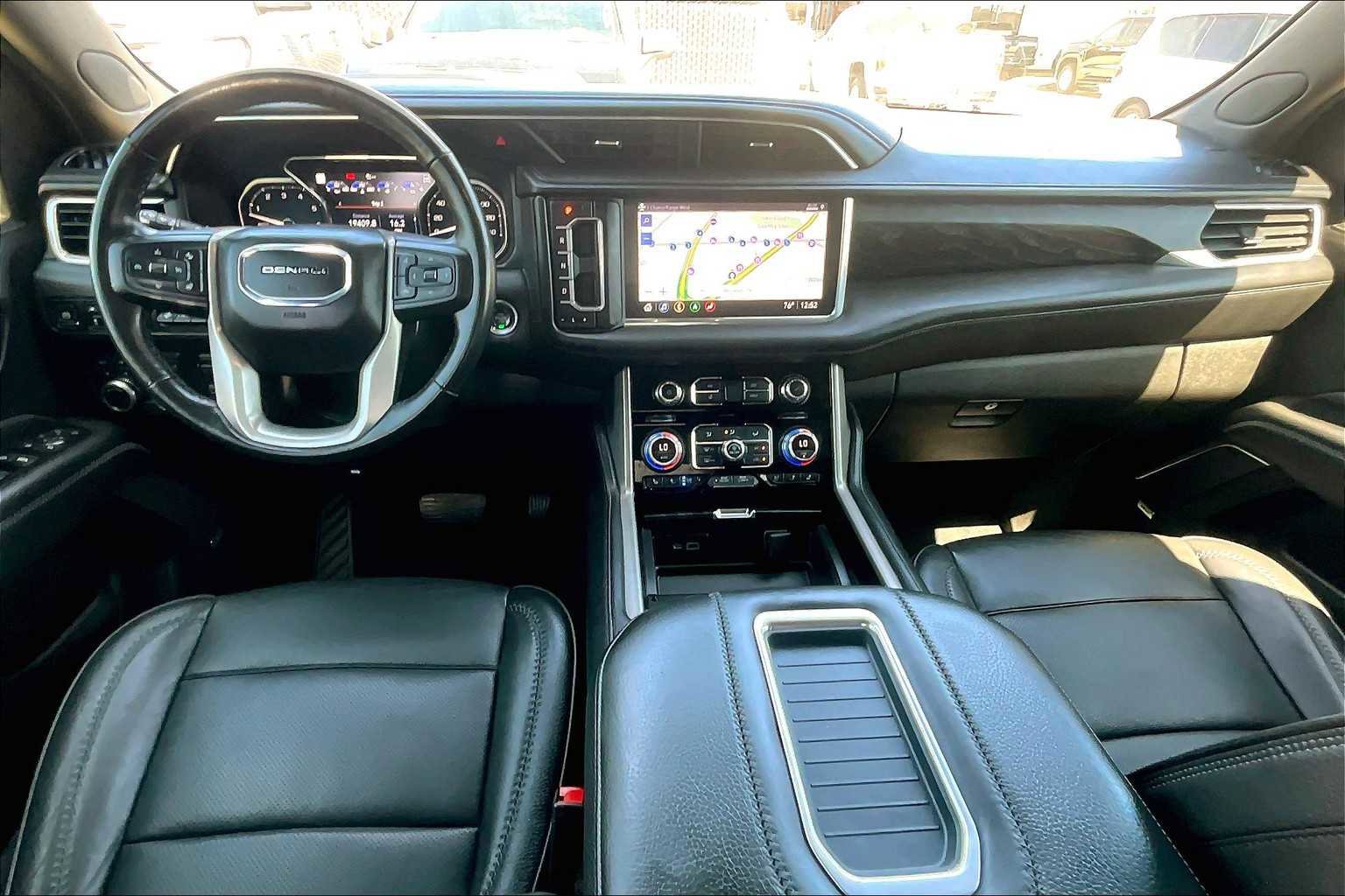 Used 2021 GMC Yukon Denali w/ Denali Premium Package image 16