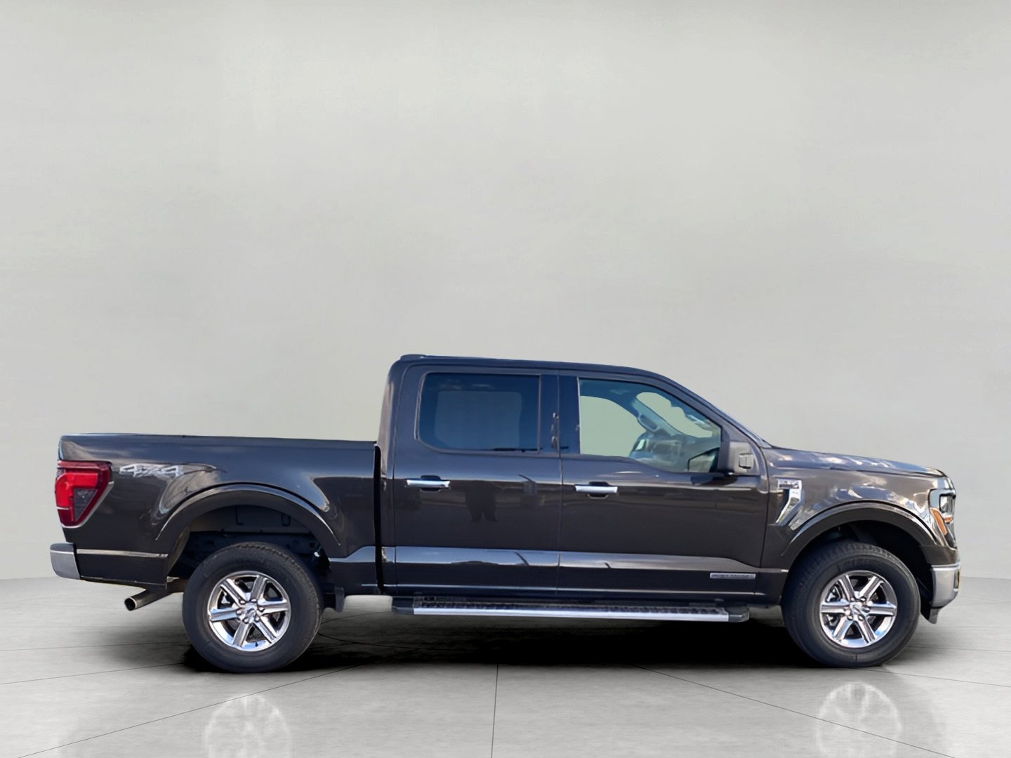 Used 2024 Ford F150 XLT w/ Mobile Office Package image 5