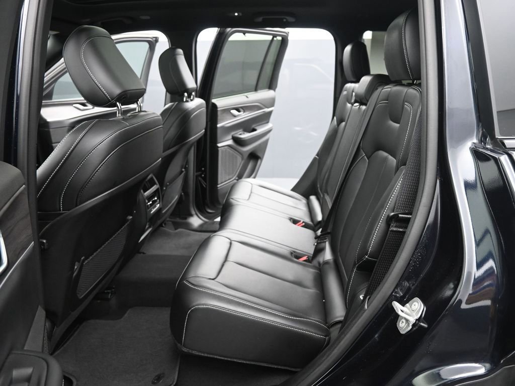 Used 2024 Jeep Grand Cherokee Limited w/ Luxury Tech Group II image 13