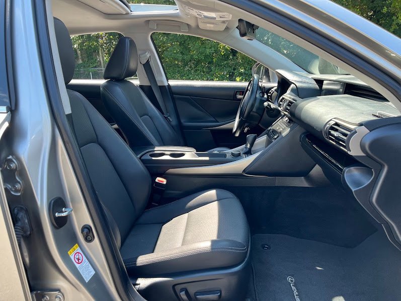 Used 2019 Lexus IS 300 image 40