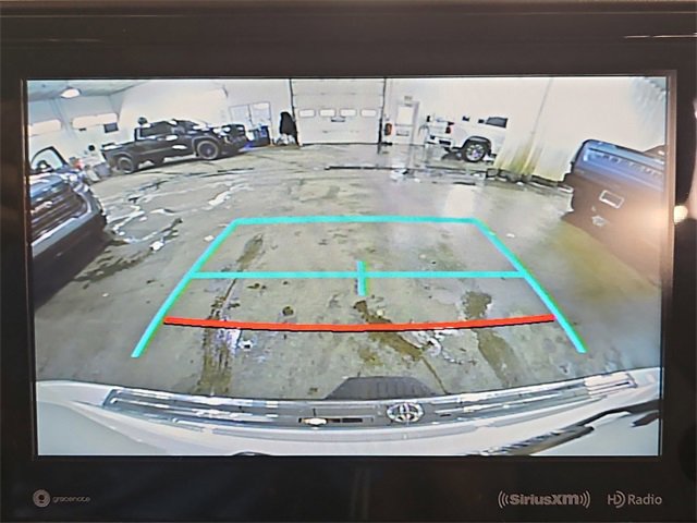 Used 2020 Toyota Highlander LE image 25