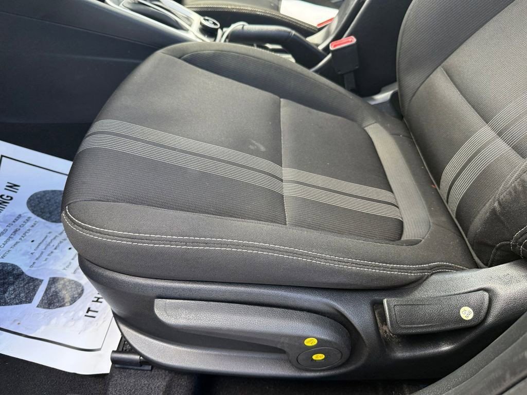 Used 2022 Hyundai Venue SEL image 12