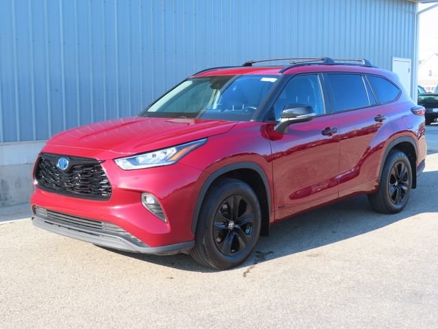 Used 2024 Toyota Highlander LE AWD/4WD image 7