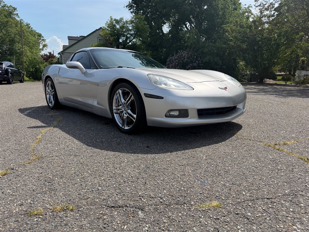 Used 2009 Chevrolet Corvette Coupe w/ Z51 Performance Package RWD image 7