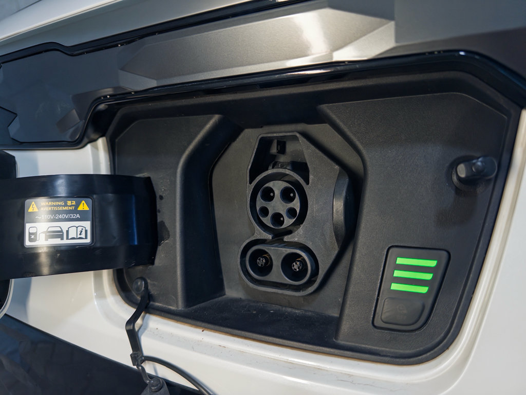 Used 2023 Kia Niro Wave FWD image 5