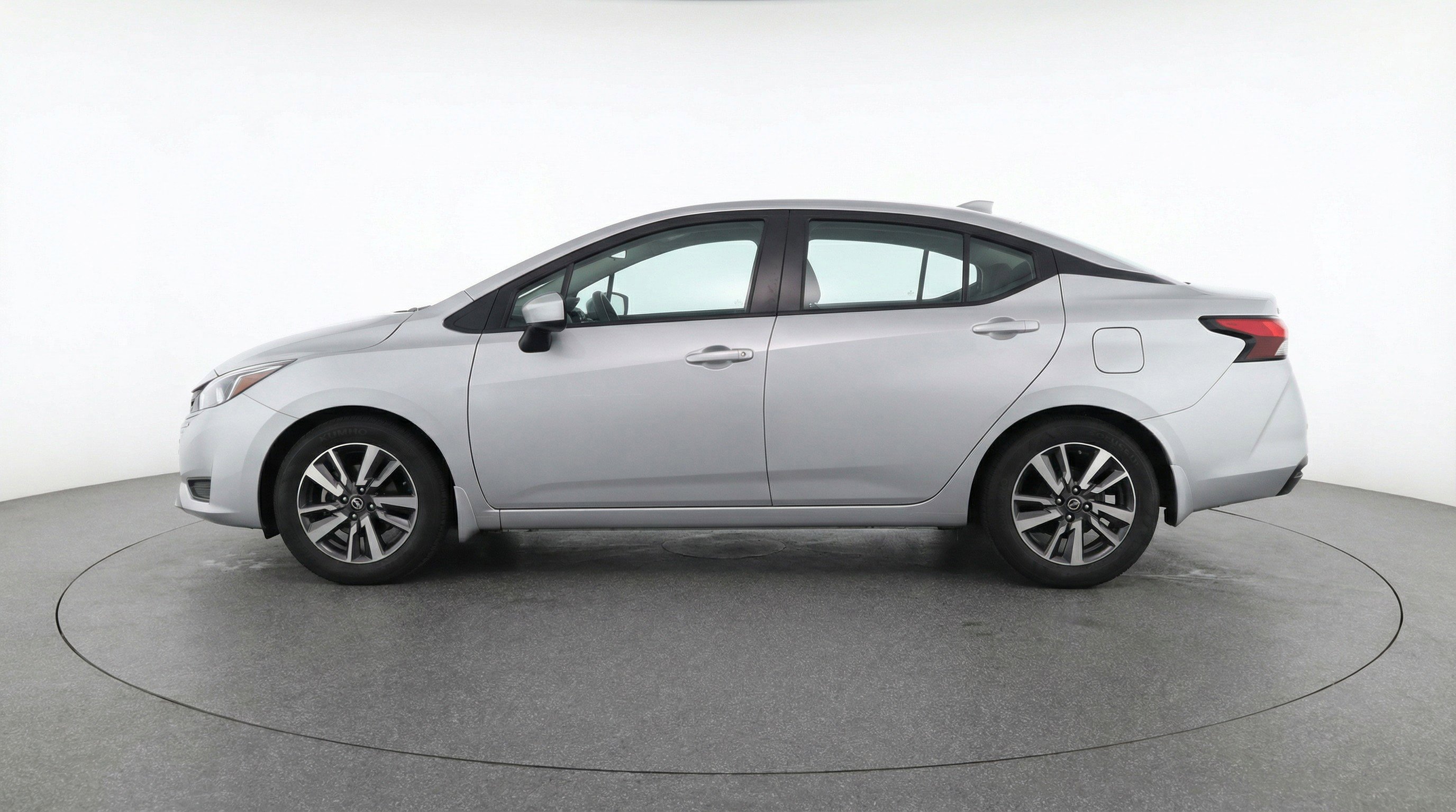 Used 2025 Nissan Versa SV image 5